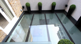 Large walk-on external glass floor