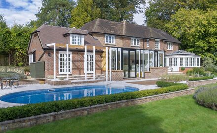 Andover road structural glass extension with glass casement door