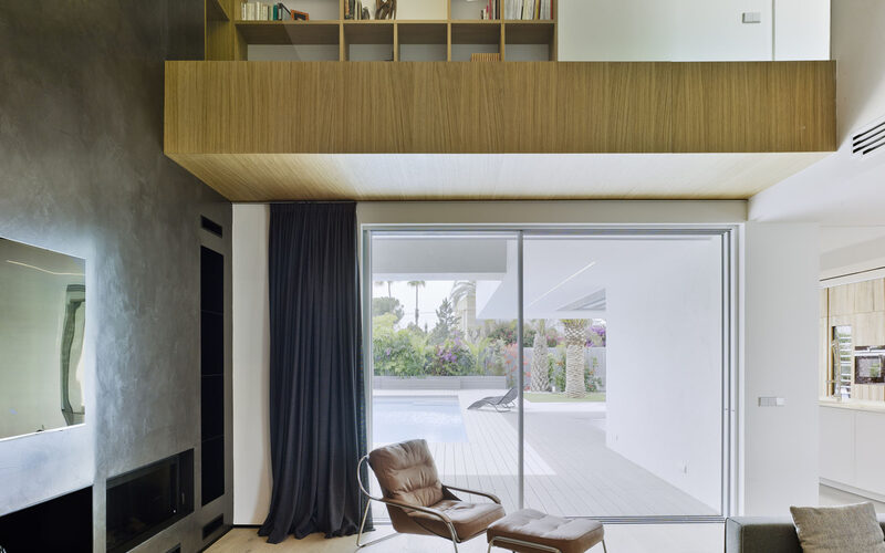 Slim sliding glass doors and structural glass internal balustrades to modern seating space