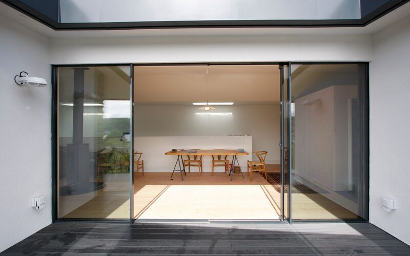 Minimal Windows sliding glass doors were used as access doors to the balcony